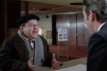 Fantozzi alla reception di un hotel di Capri