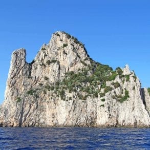 Vista dei Faraglioni a Capri