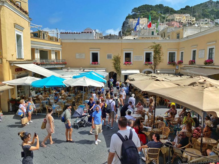 piazzetta capri